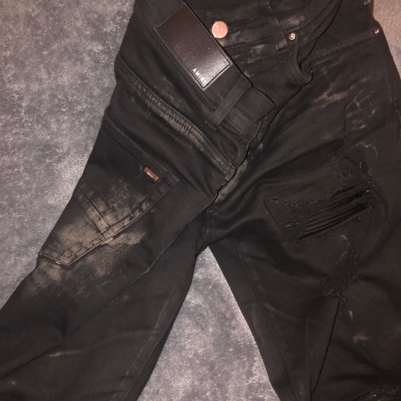 Amari distressed slim-fit jeans